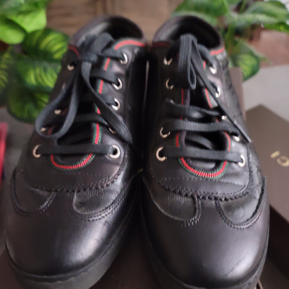 100% Authenic Gucci Black Women's Casual Lace-Up Sneakers - Picture 3 of 11